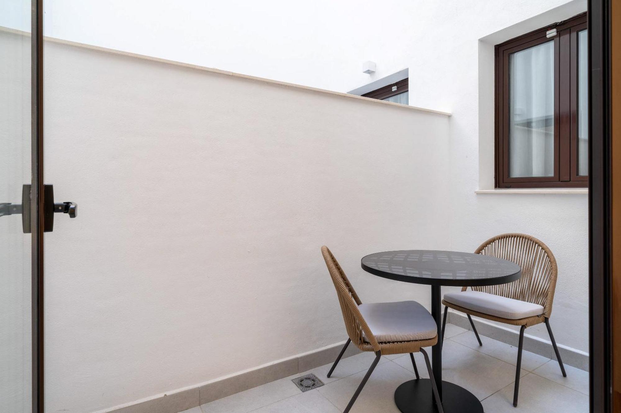 Limehome Malaga Calle Victoria Δωμάτιο φωτογραφία