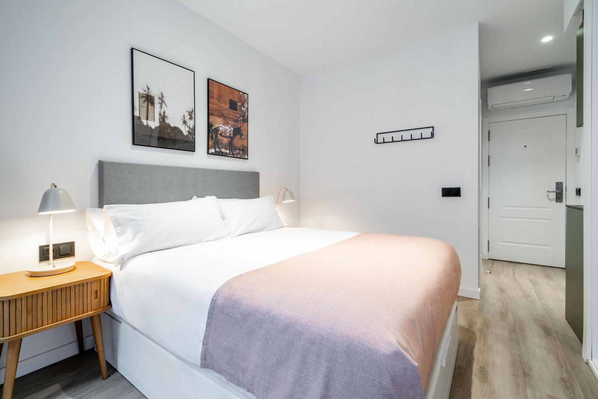 Limehome Malaga Calle Victoria Δωμάτιο φωτογραφία