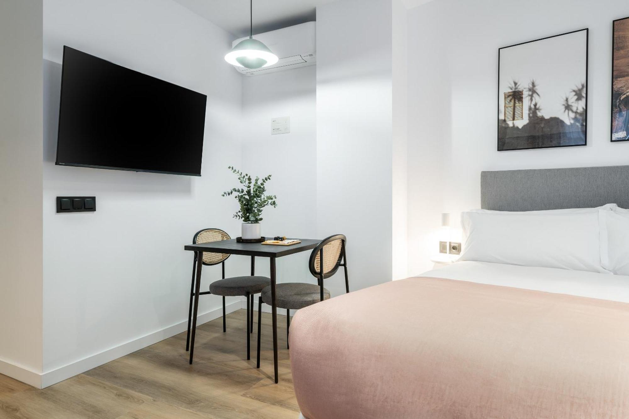 Limehome Malaga Calle Victoria Δωμάτιο φωτογραφία