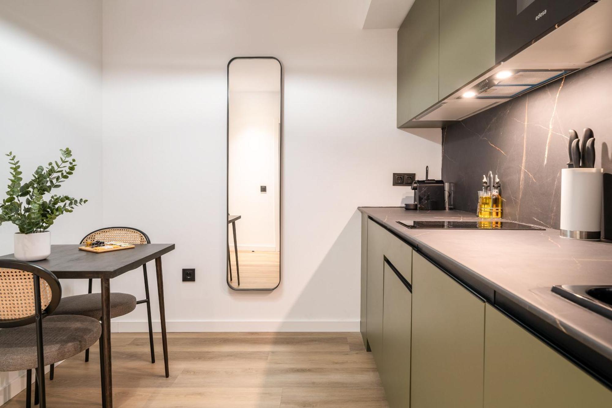 Limehome Malaga Calle Victoria Δωμάτιο φωτογραφία