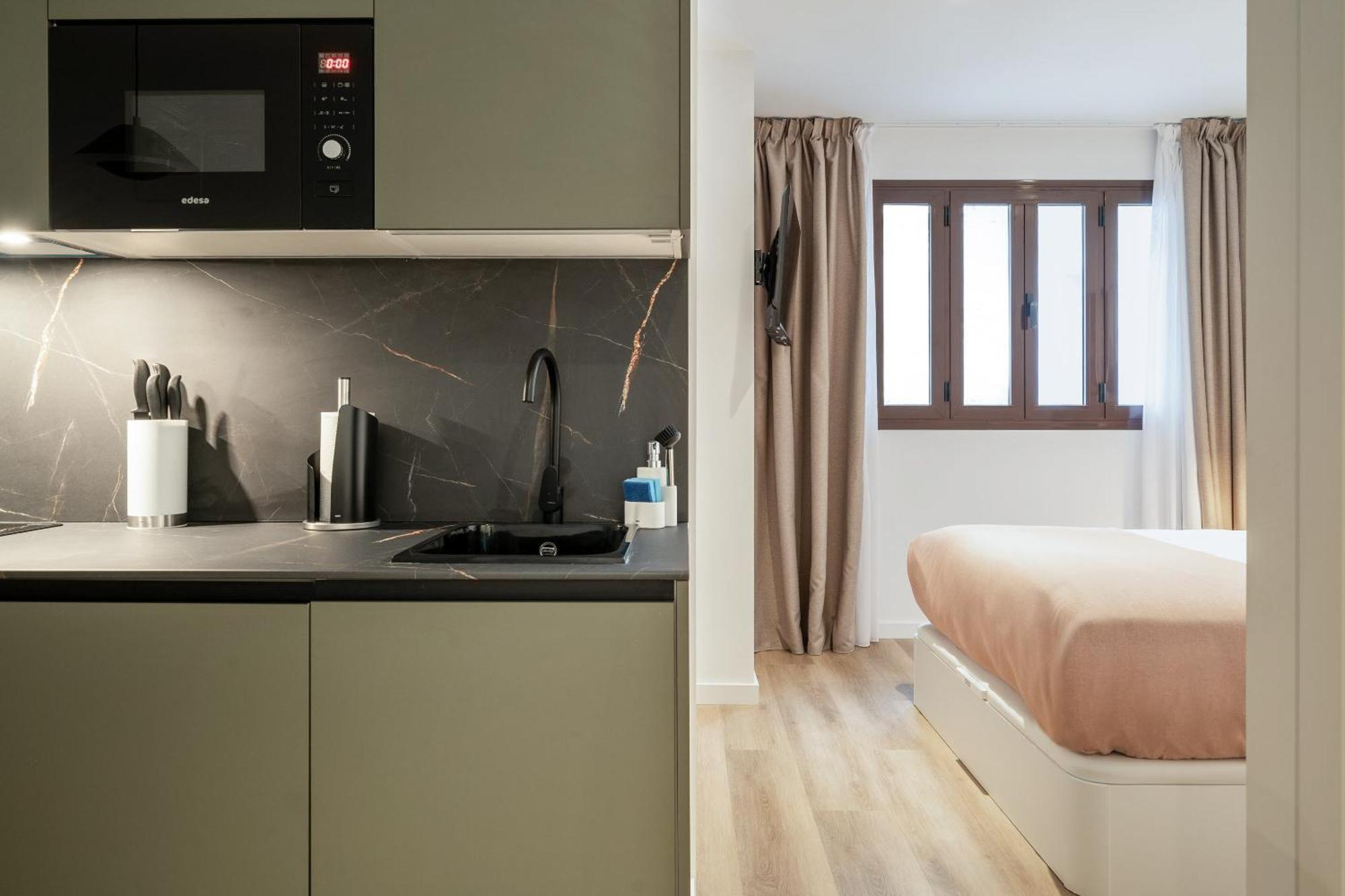 Limehome Malaga Calle Victoria Δωμάτιο φωτογραφία