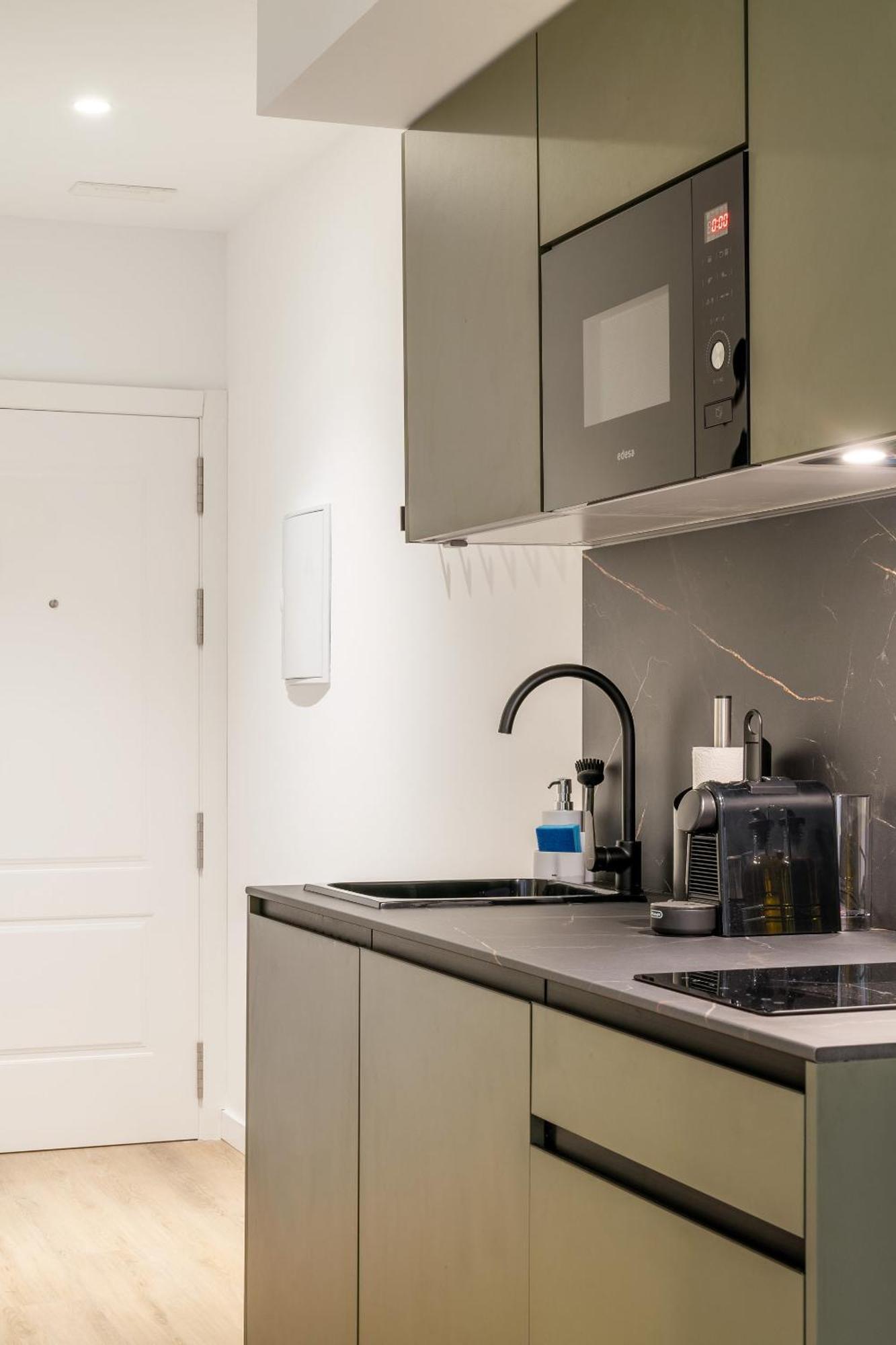 Limehome Malaga Calle Victoria Δωμάτιο φωτογραφία