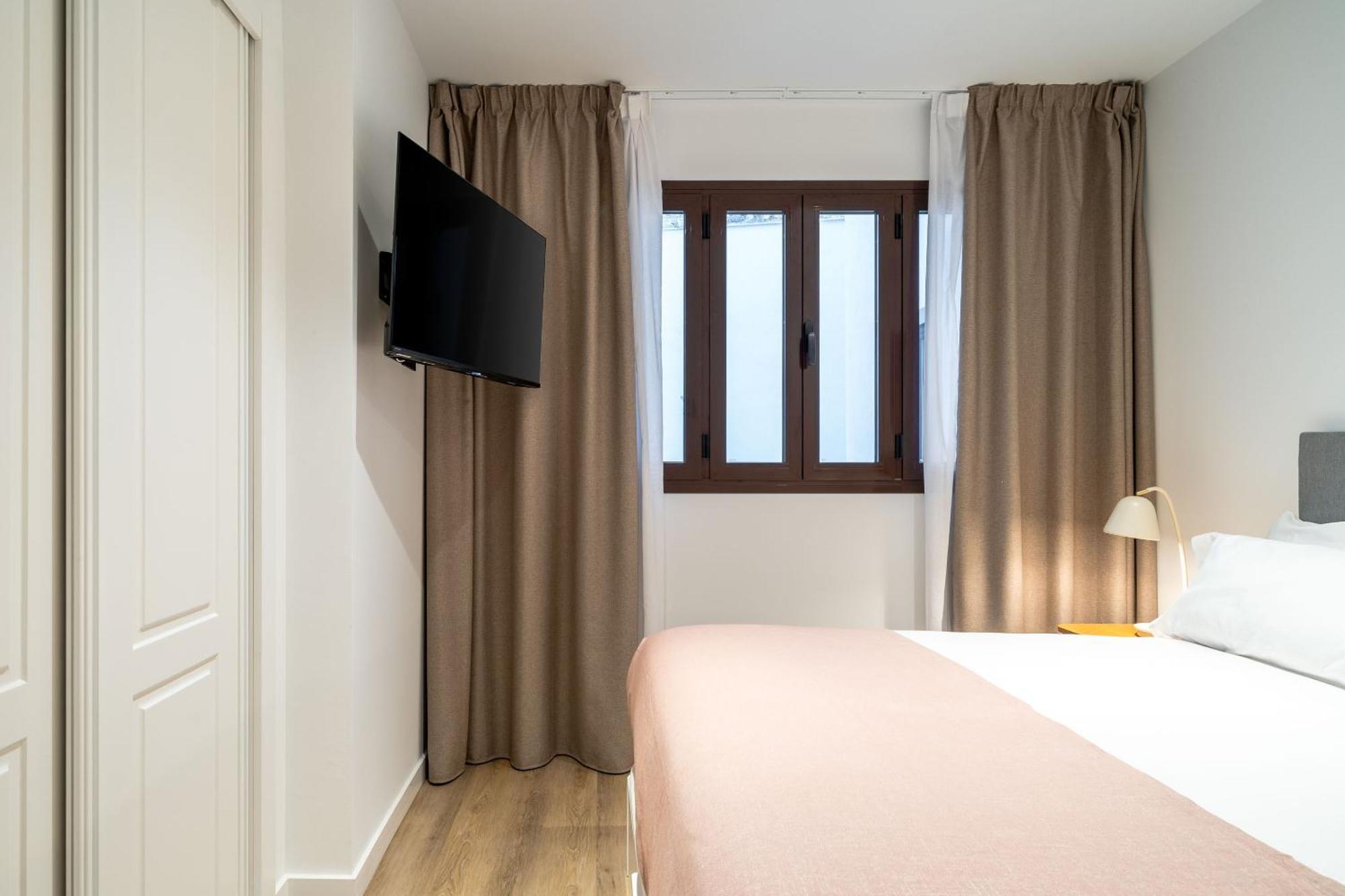Limehome Malaga Calle Victoria Δωμάτιο φωτογραφία
