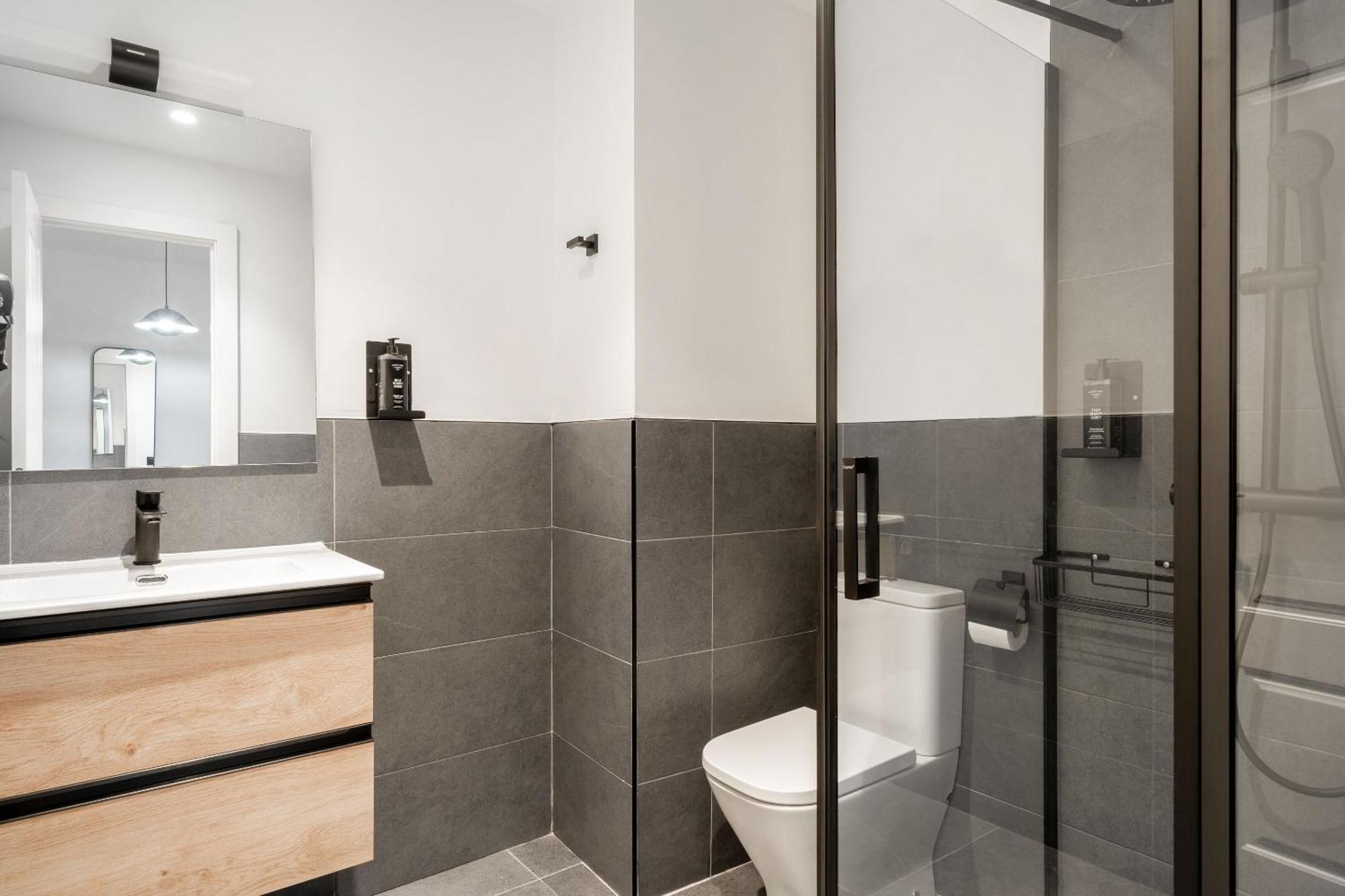 Limehome Malaga Calle Victoria Δωμάτιο φωτογραφία